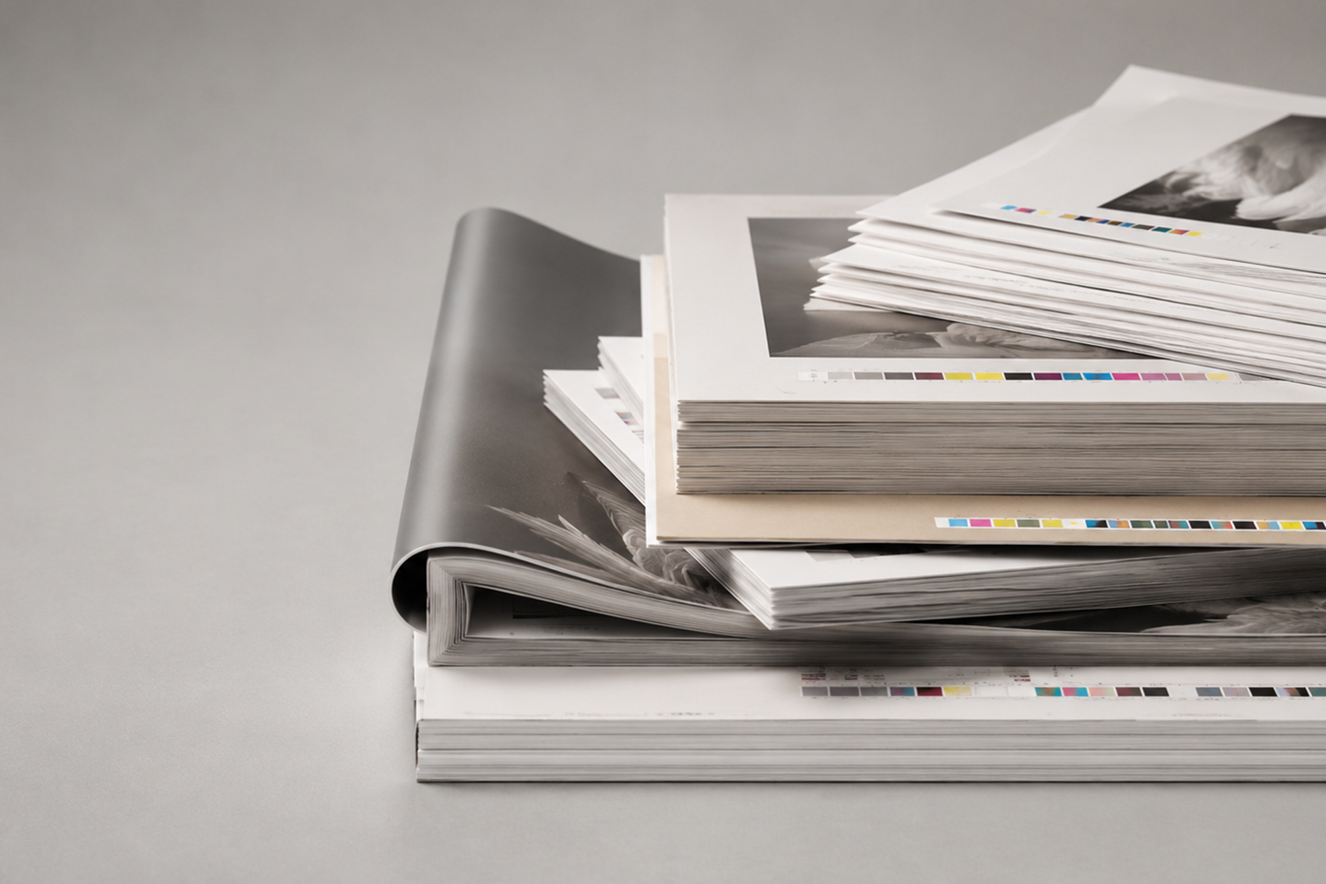 Printwerbung abgebildet sind verschiedene Drucksorten erstellt von der Werbeagentur AZ Marketing aus Wels, Oberösterreich